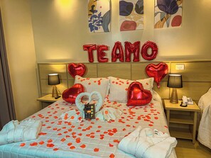 Deluxe Studio Suite, City View | Minibar, free WiFi, bed sheets