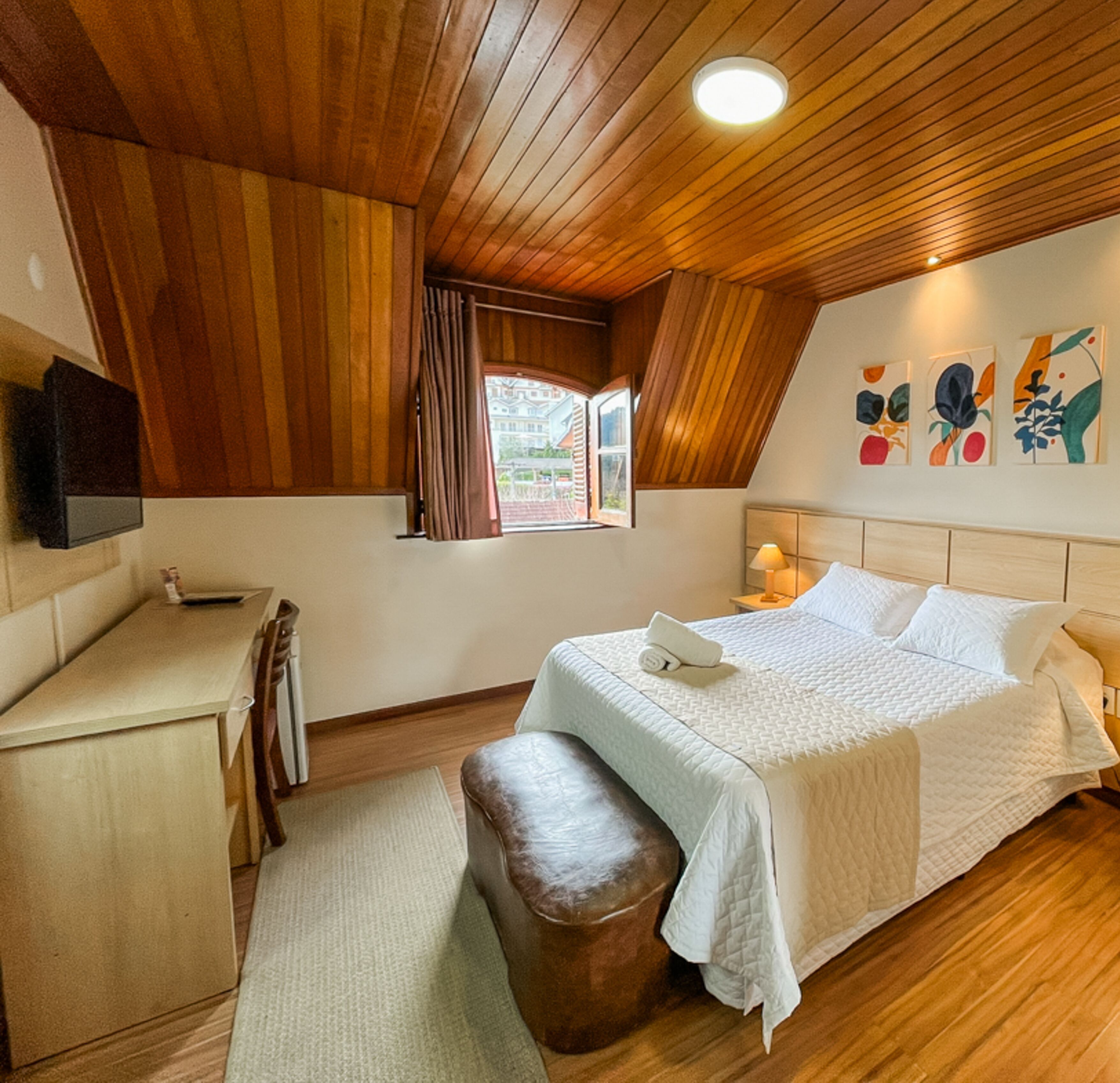 suite | 1 bedroom, minibar, free wifi, bed sheets