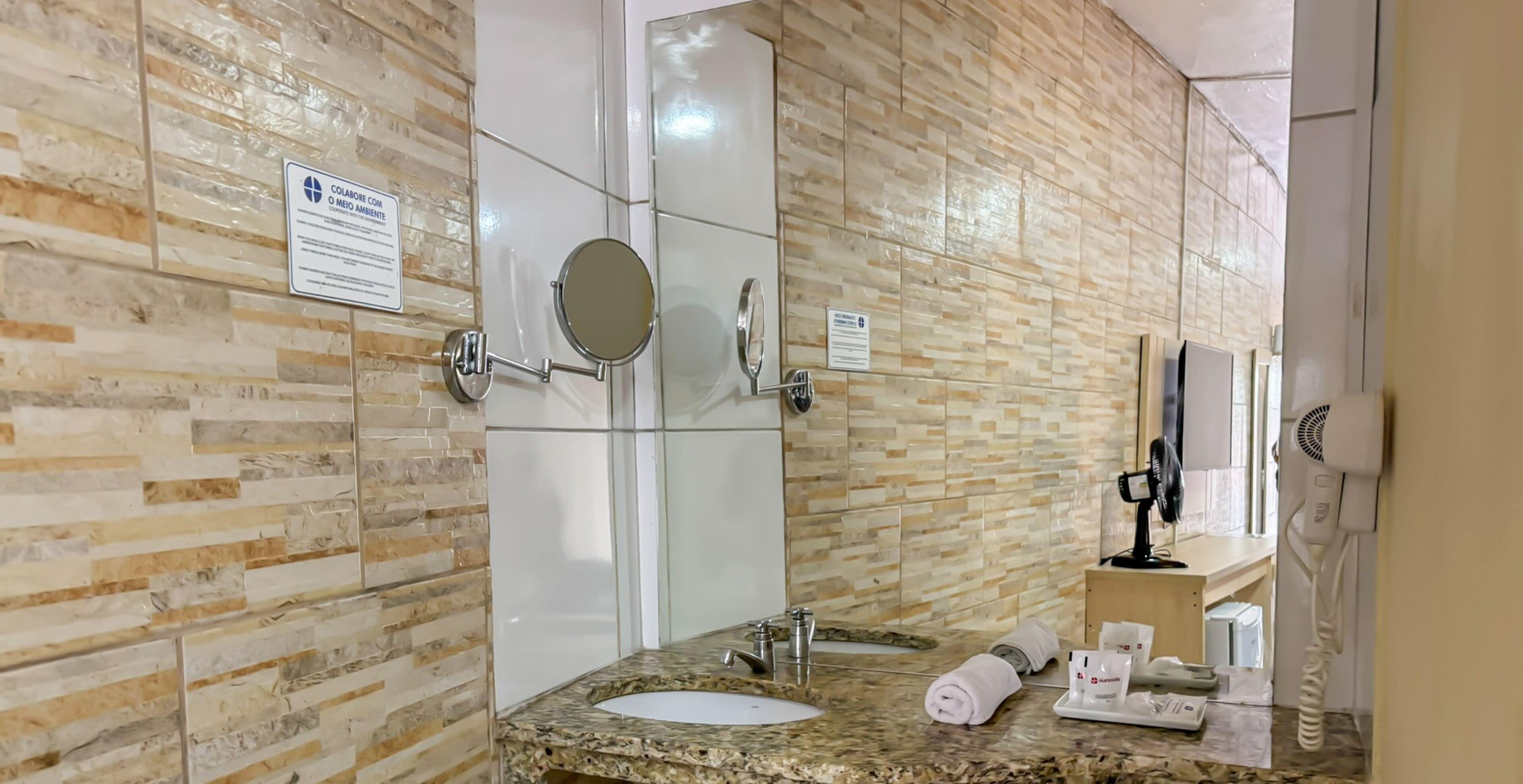 economy double room | bathroom | shower, hydromassage showerhead, free toiletries, hair dryer