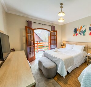 Deluxe Studio Suite, City View | Minibar, free WiFi, bed sheets