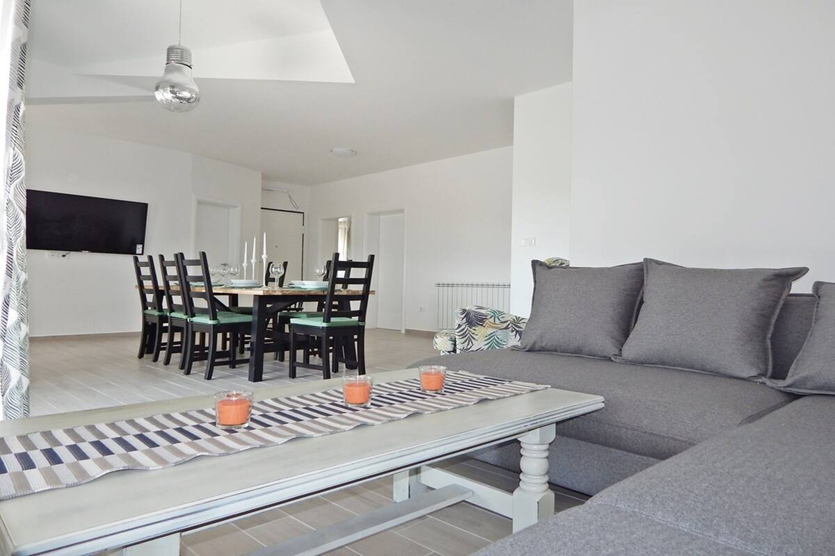 Superior Apartment, Garden View | Private kitchen