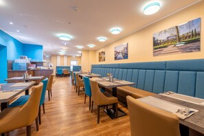 Daily buffet breakfast (EUR 20 per person) - Trip Inn Messe Westend (Frankfurt)