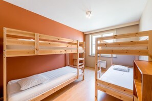 2 bedrooms, free cots/infant beds, free WiFi