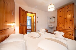 Quadruple Room, Connecting Rooms | In-room safe, desk, free WiFi, bed sheets - Villa Ruggero Wine Hotel (Campitello di Fassa)