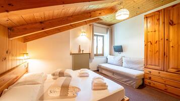 In-room safe, desk, free WiFi, bed sheets