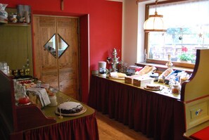 Breakfast buffet - Villa Ruggero Wine Hotel (Campitello di Fassa)