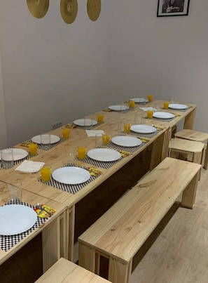 Desayuno continental diario (EUR 4 por persona)