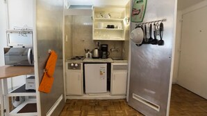Apartment, 1 Double Bed, Non Smoking | Private kitchenette | Fridge, microwave, stovetop, electric kettle - Arenales & Pueyrredon (Buenos Aires)