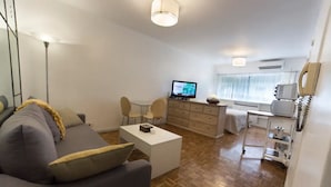 Apartment, 1 Double Bed, Non Smoking | Living area | Flat-screen TV - Arenales & Pueyrredon (Buenos Aires)