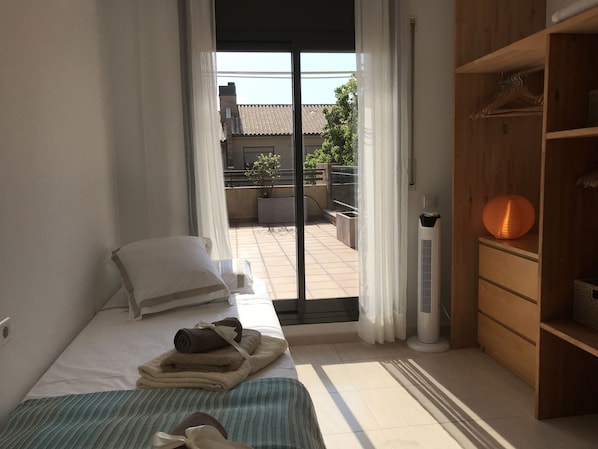 4 bedrooms, desk, iron/ironing board, free WiFi
