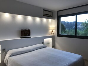 4 Schlafzimmer, Schreibtisch, Bügeleisen/Bügelbrett, kostenloses WLAN