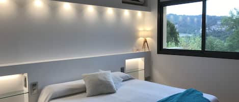 4 bedrooms, desk, iron/ironing board, free WiFi