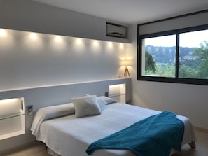 4 bedrooms, desk, iron/ironing board, free WiFi