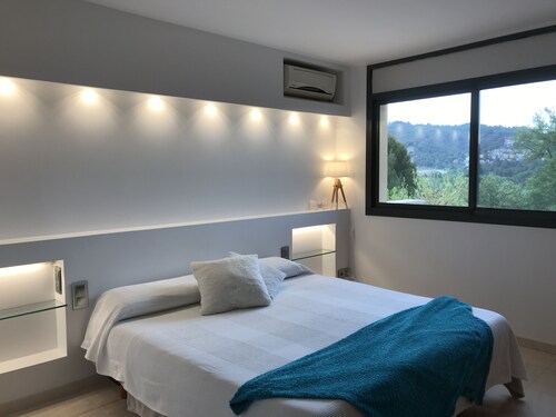 House for 8-9 people 25 min from Barcelona, Montserrat, Sitges, Penedes.