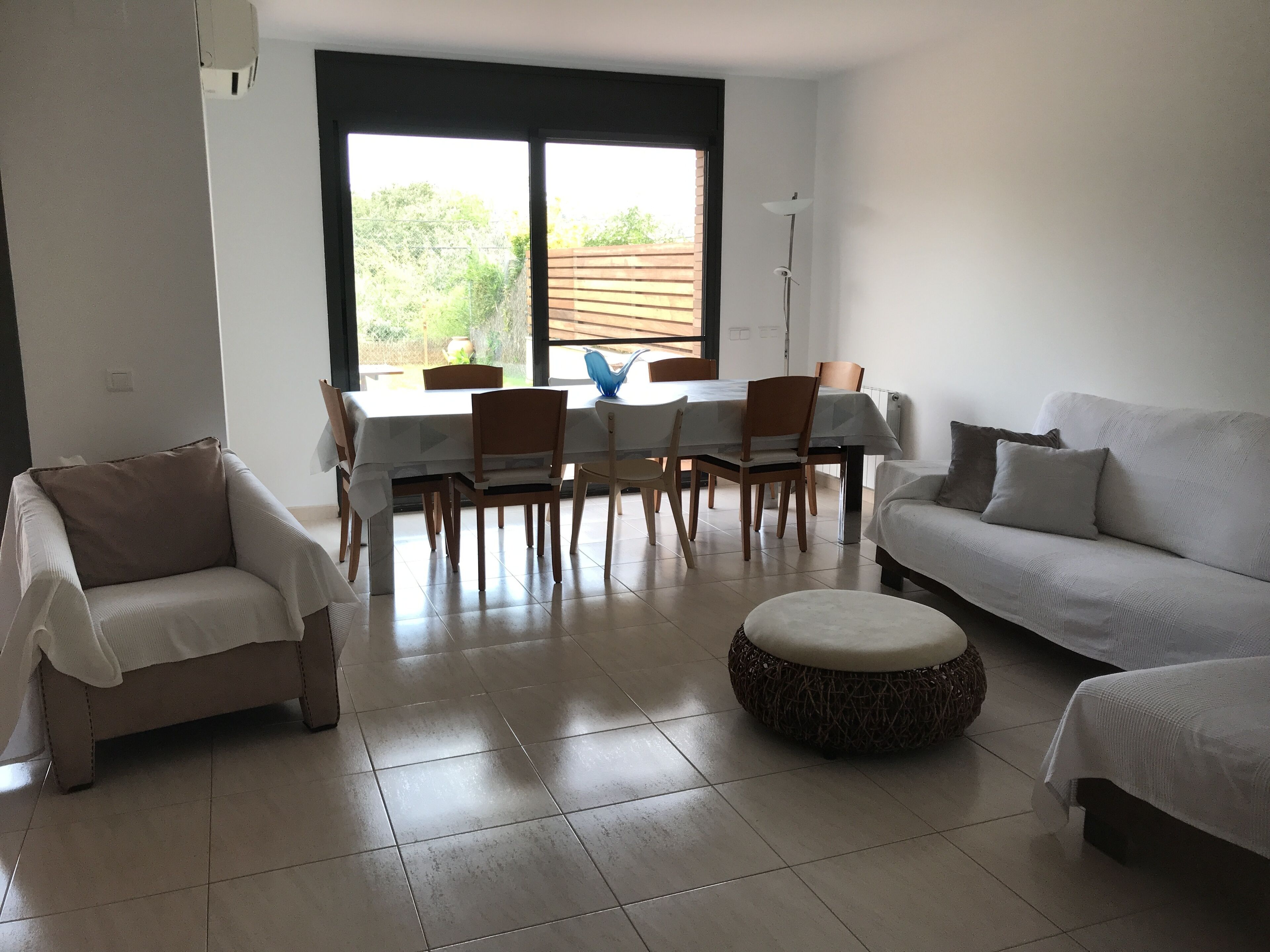 Smart TV, DVD player, books