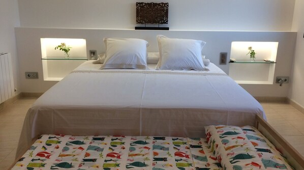 4 bedrooms, desk, iron/ironing board, free WiFi