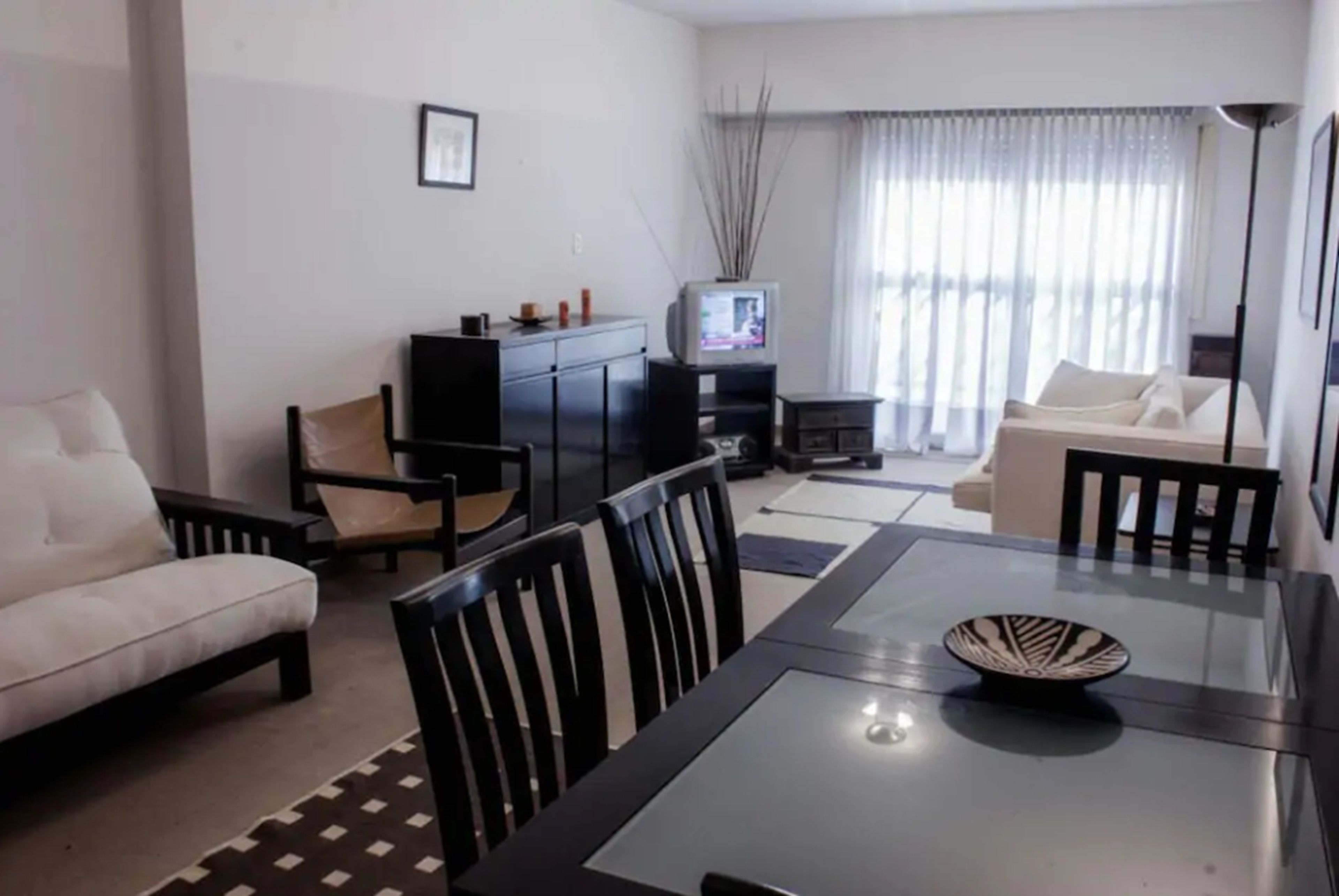 Apartamento, 1 cama de casal, para não fumantes | Opções para refeição no quarto