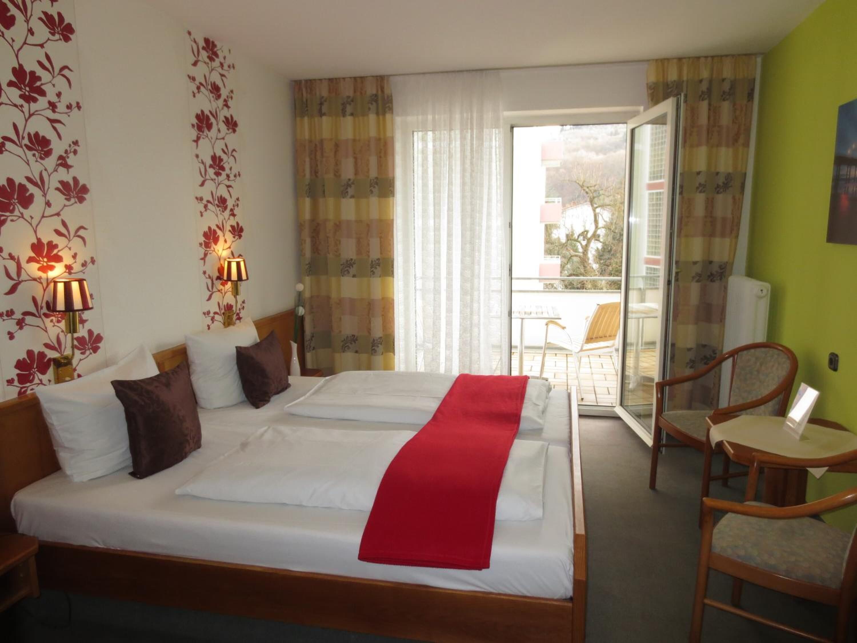 1 bedroom, desk, free wifi, bed sheets