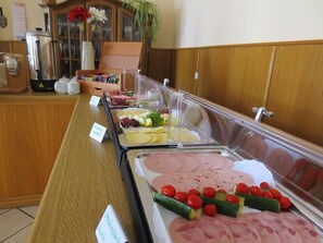 Daily buffet breakfast for a fee - Hotel Krone (Bad Kreuznach)