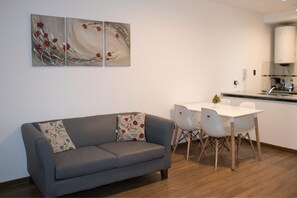 Apartment, 1 Doppelbett, Nichtraucher | Wohnbereich | Flachbildfernseher