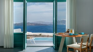 Grand Suite with Private Heated Pool Caldera View | Pemandangan dari kamar