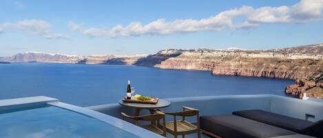 Suite Studio Lune de Miel | Piscine extérieure