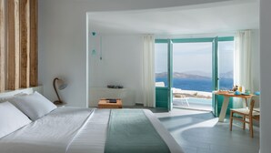 Grand Suite with Private Heated Pool Caldera View