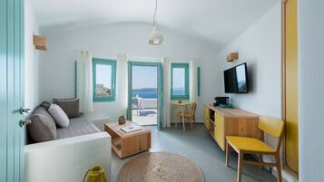 Honeymoon Suite with Private Heated Plunge Pool & Caldera View | Oppholdsområde | Flatskjerm-TV