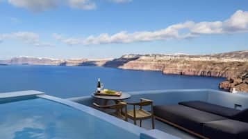 Standard Suite with Private Heated Plunge Pool & Caldera View | Terrasse/Patio