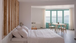 Grand Suite with Private Heated Pool Caldera View