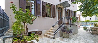 NIEUW !!!Mooi gerestaureerd huis met prive zwembad en cascade