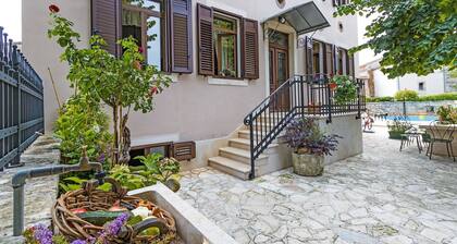 NEW !!!Lovely restored house with private pool and cascade