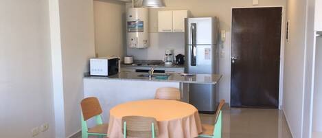 Apartamento, 1 cama doble, no fumadores | Servicio de comidas en la habitación