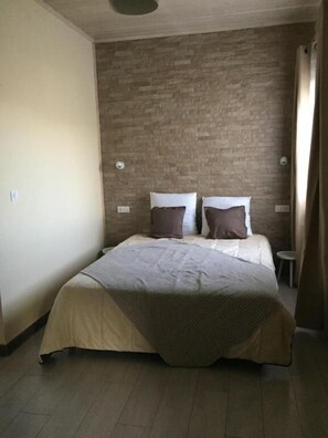 Desk, blackout curtains, free WiFi, bed sheets - Ô Coeur De l'île (Salazie)