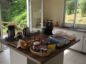 Petit déjeuner servi sur place
