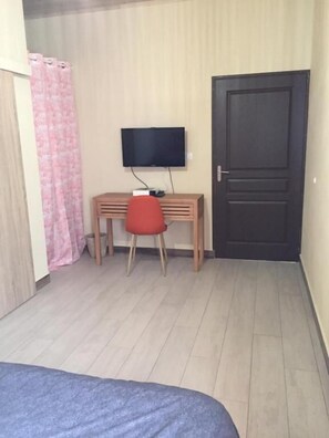 Desk, blackout curtains, free WiFi, bed sheets - Ô Coeur De l'île (Salazie)