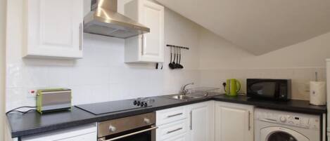 Apartment, 1 Bedroom, Non Smoking (2nd Floor) | Private kitchen | Fridge, microwave, oven, stovetop