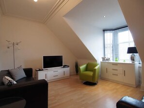 Apartment, 2 Bedrooms, Non Smoking (2nd Floor) | Living area