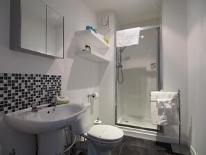 Apartment, 2 Bedrooms, Non Smoking (2nd Floor) | Bathroom - Thistle Apartments (Aberdeen)