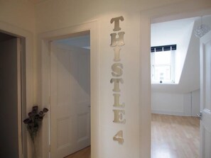 Caja de seguridad en la habitación y decoración personalizada