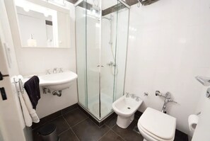 Apartment, 1 Double Bed, Non Smoking | Bathroom | Shower, hair dryer, bidet - Santa Fe & Austria (Buenos Aires)