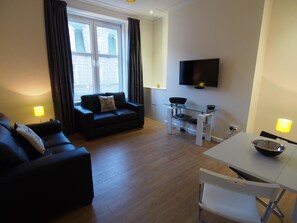 公寓, 1 间卧室, 无烟房 (1st Floor. 20D) | 起居区 | 平板电视