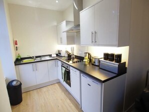 公寓, 1 间卧室, 无烟房 (1st Floor, 20C) | 私人厨房 | 大冰箱、微波炉、烤箱、炉灶