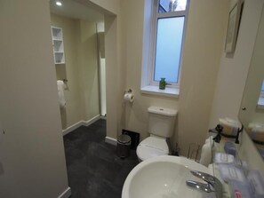 Apartment, 1 Bedroom, Non Smoking, Ground Floor (20A) | Bathroom | Shower, towels - Wallfield Field Apartments (Aberdeen)