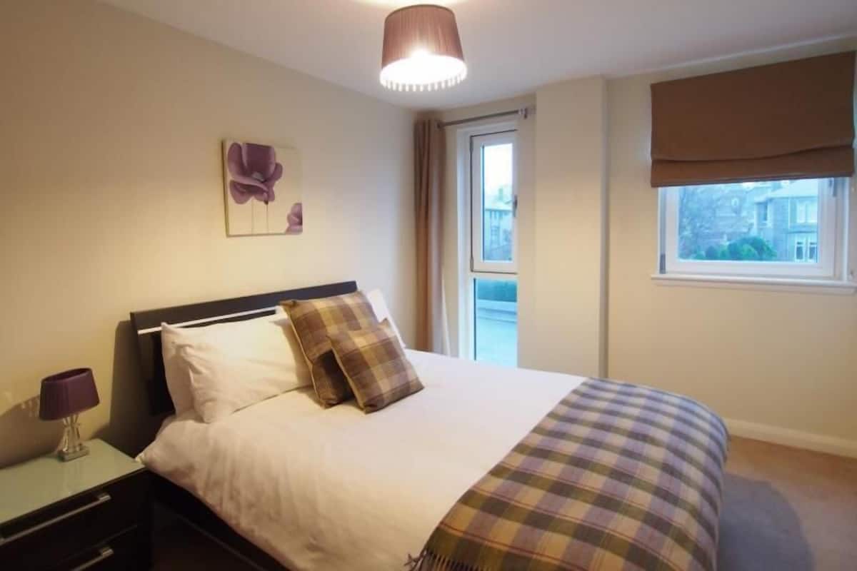 Executive Apartment, 2 Bedrooms, Non Smoking (15) | 2 bedrooms, in-room safe, iron/ironing board, free cots/infant beds