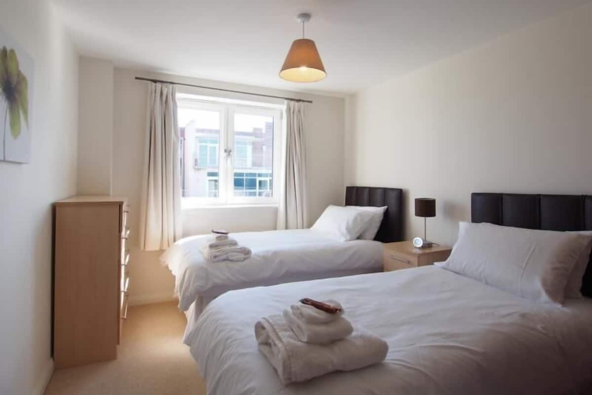 Executive Apartment, 2 Bedrooms, Non Smoking (76) | 2 bedrooms, in-room safe, iron/ironing board, free cots/infant beds