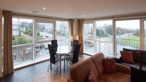 In-room dining - Queens Highlands (Aberdeen)