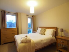 Executive Apartment, 2 Bedrooms, Non Smoking (14) | 2 bedrooms, in-room safe, iron/ironing board, free cribs/infant beds - Queens Highlands (Aberdeen)