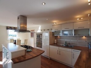 Executive Apartment, 2 Bedrooms, Non Smoking (76) | Private kitchen