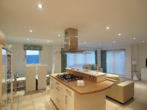 Exclusive Apartment, 2 Bedrooms, Non Smoking (47) | Private kitchen